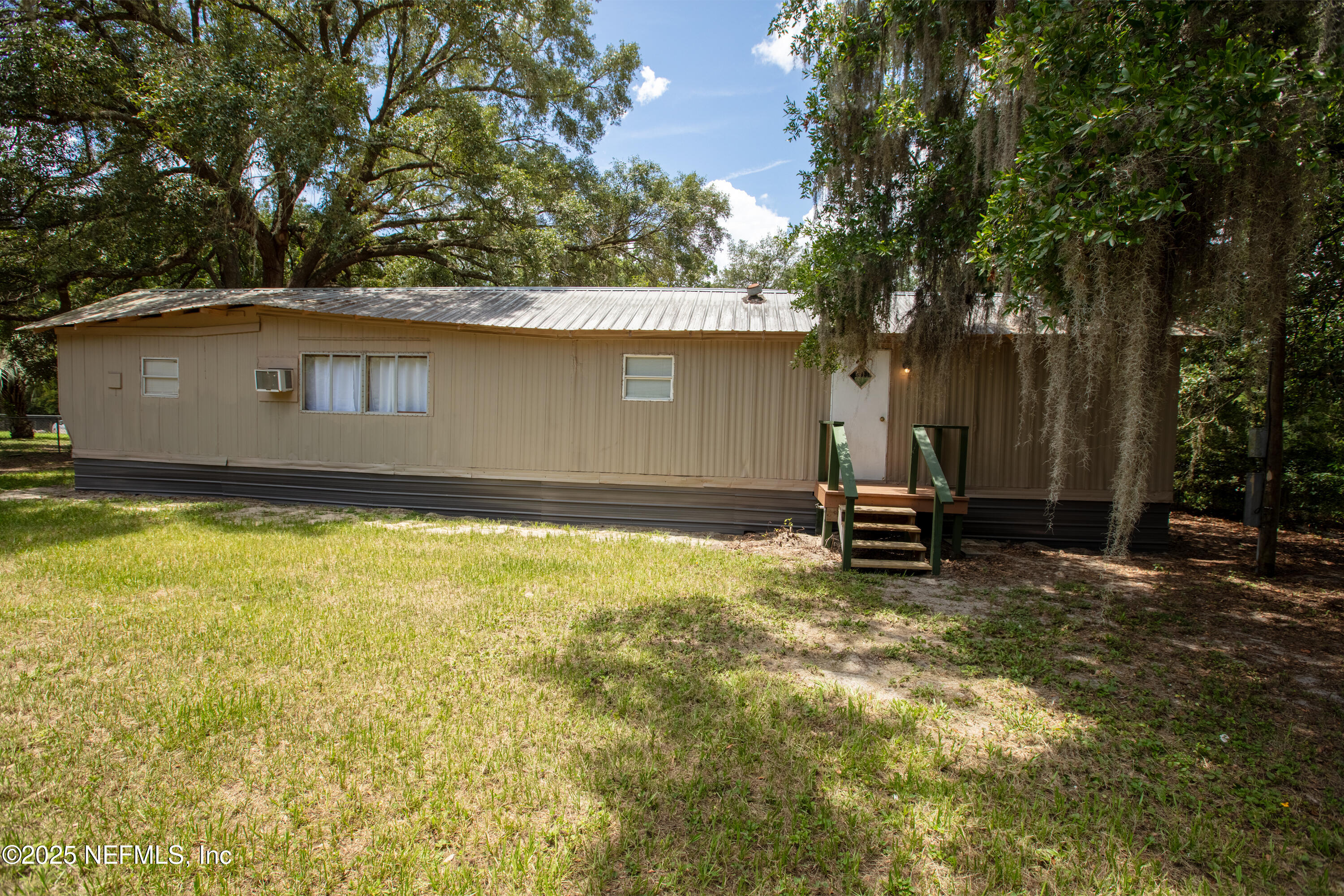 6398 Cascade Drive Keystone Heights, FL 32656 - Photo 10 of 31 a backyard of a house with table and chairs