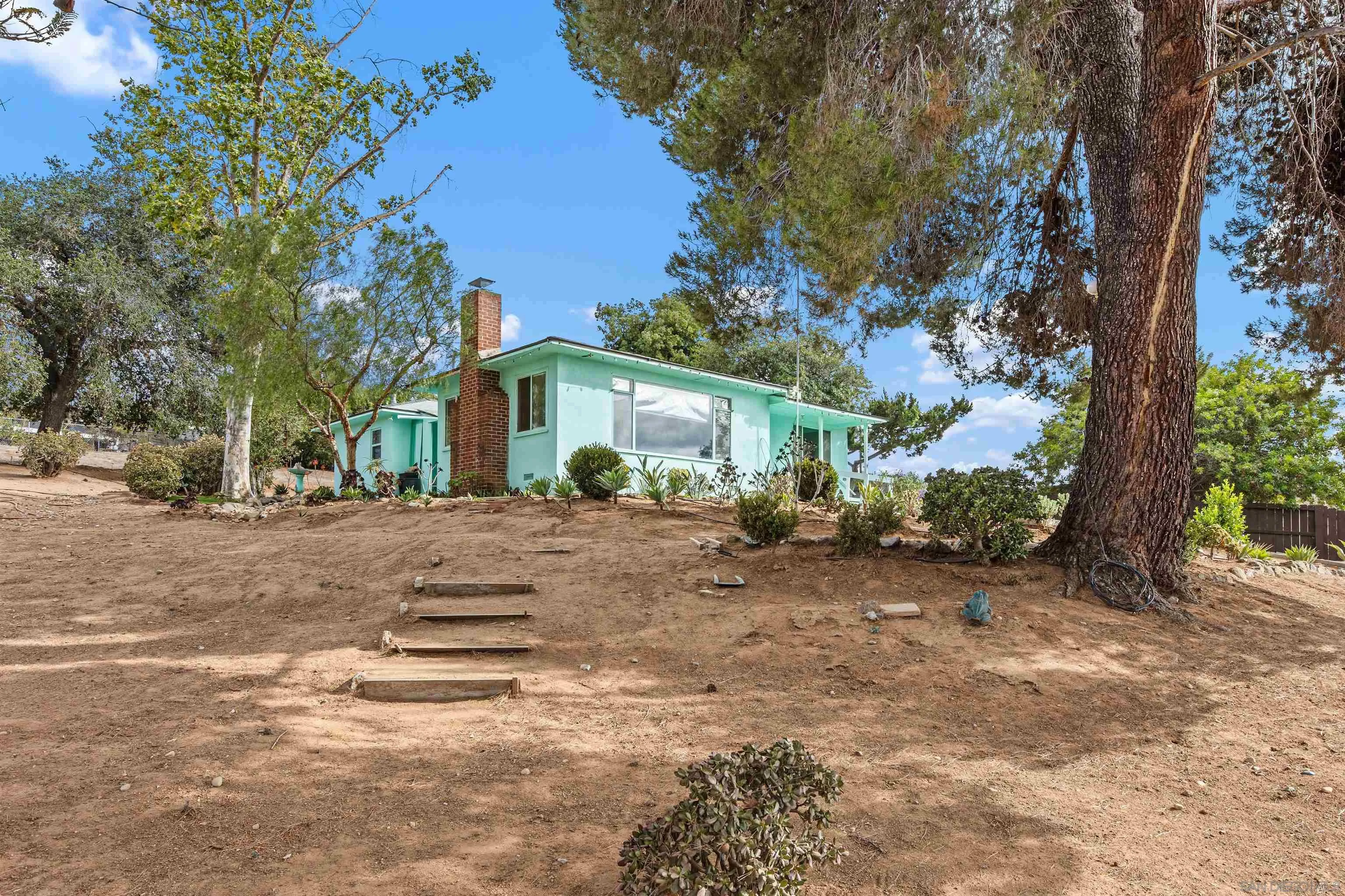 2439 Patterson Road Escondido, CA 92027 - Photo 9 of 36