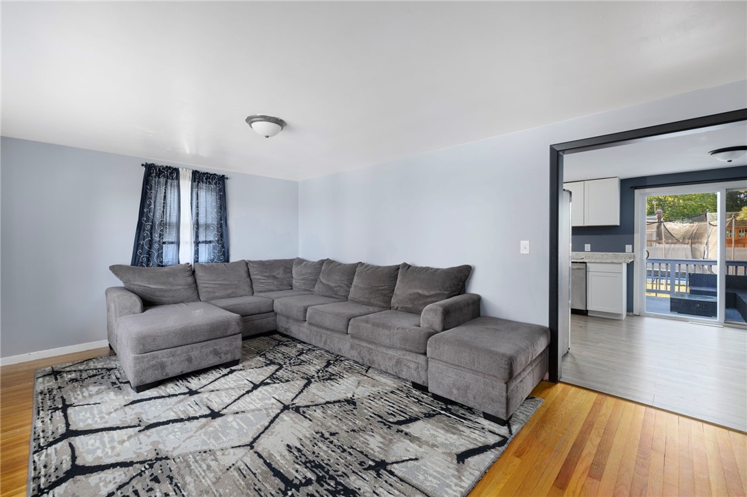 74 Stephens Avenue Warwick, RI 02886 - Photo 6 of 22