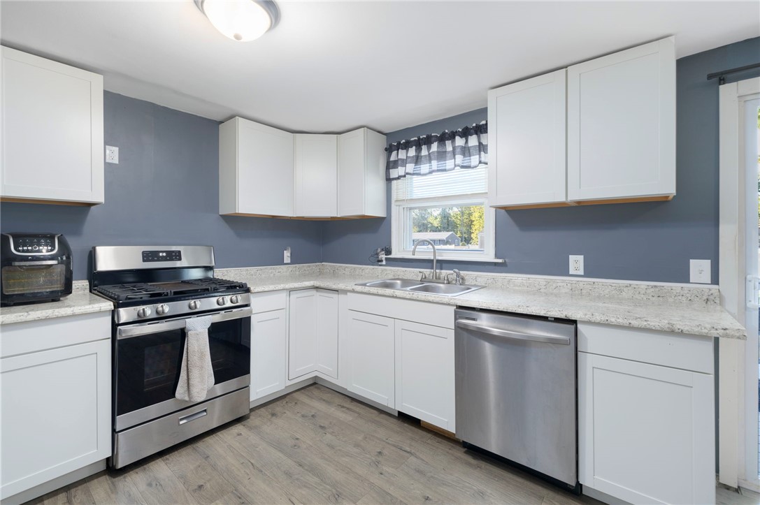 74 Stephens Avenue Warwick, RI 02886 - Photo 9 of 22