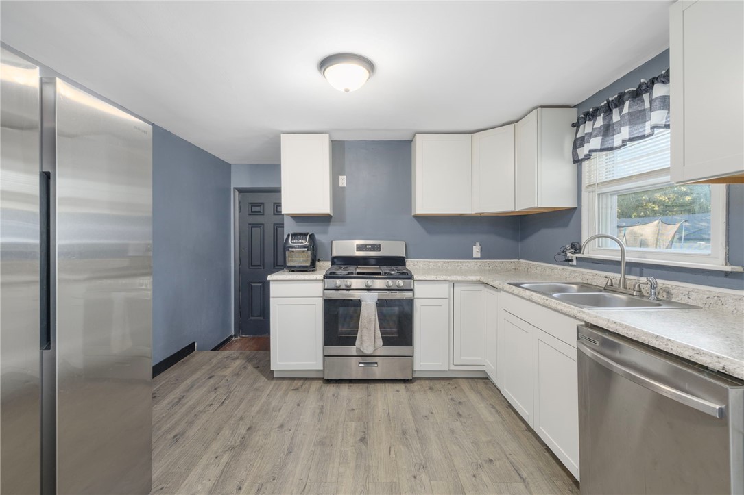 74 Stephens Avenue Warwick, RI 02886 - Photo 10 of 22