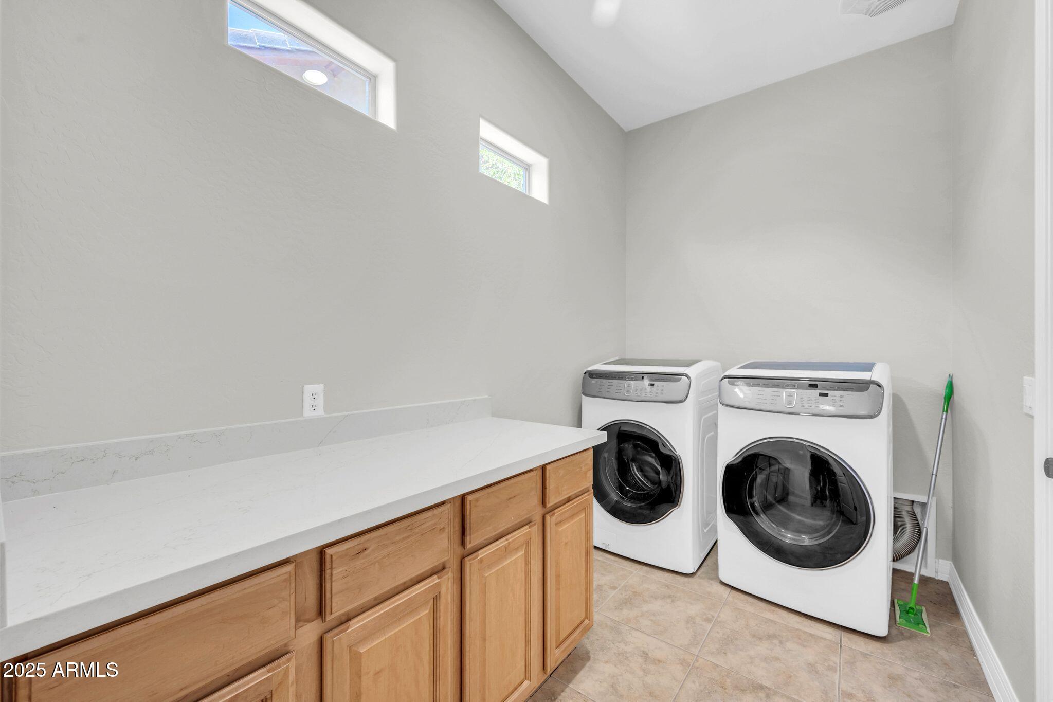 4213 East Edgemont Avenue Phoenix, AZ 85008 - Photo 29 of 35 a utility room with dryer and washer