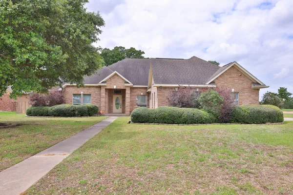 $2,550 | 105 Lawrence Marshall Drive, Hempstead, TX 77445