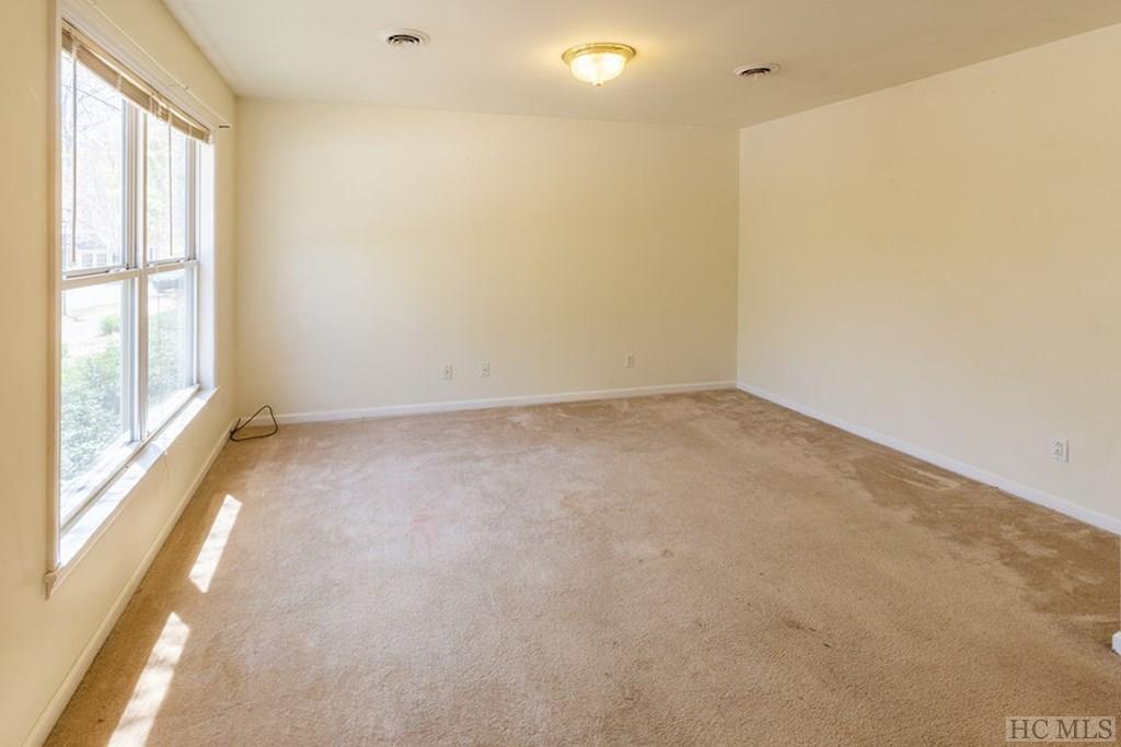171-v-2 North Ridge Point, Unit 2 Sylva, NC 28779 - Photo 13 of 34 Gallery Image 13