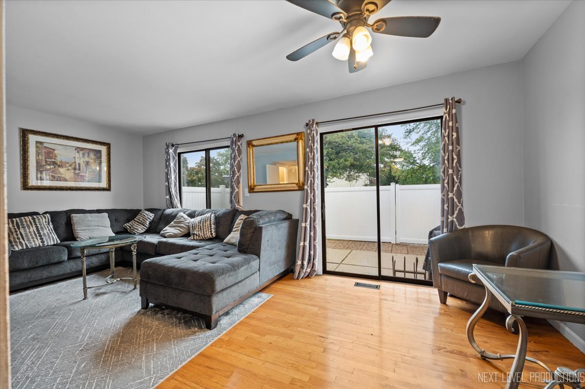1094 Cascade Drive Aurora, IL 60506 - Photo 7 of 21 a living room with furniture and a window