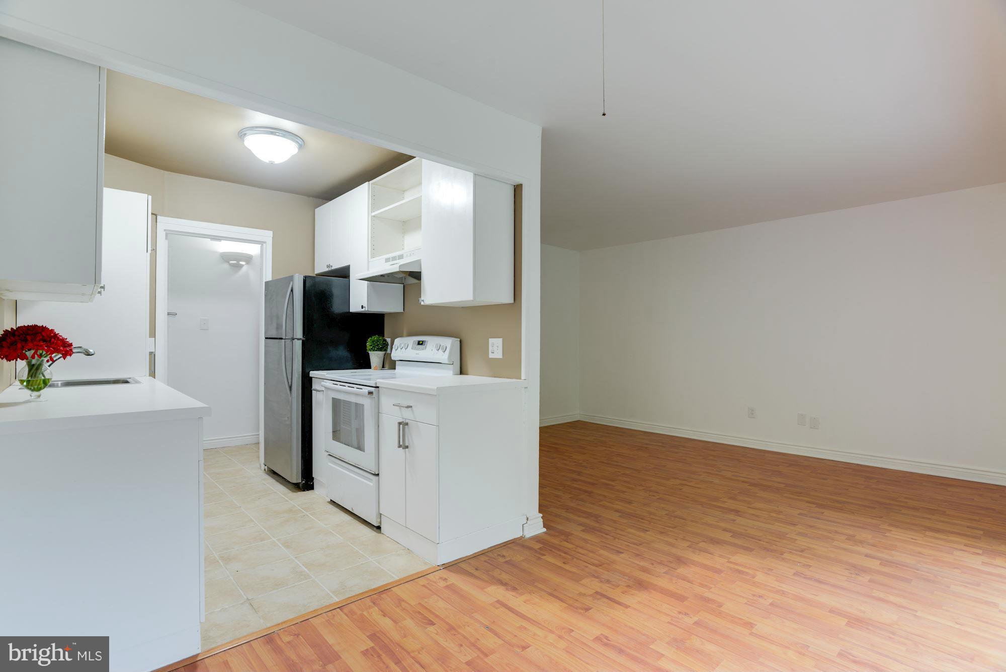 11659 Stoneview Square, Unit 21C Reston, VA 20191 - Photo 12 of 23 Living Room