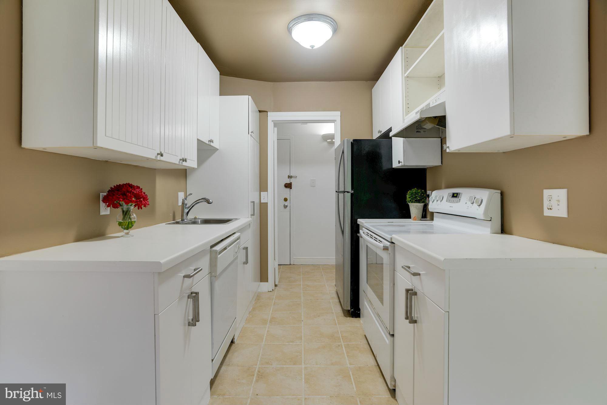 11659 Stoneview Square, Unit 21C Reston, VA 20191 - Photo 13 of 23 Kitchen