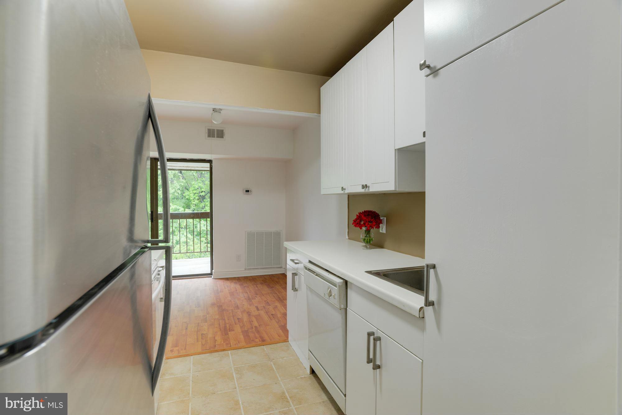 11659 Stoneview Square, Unit 21C Reston, VA 20191 - Photo 14 of 23 Kitchen