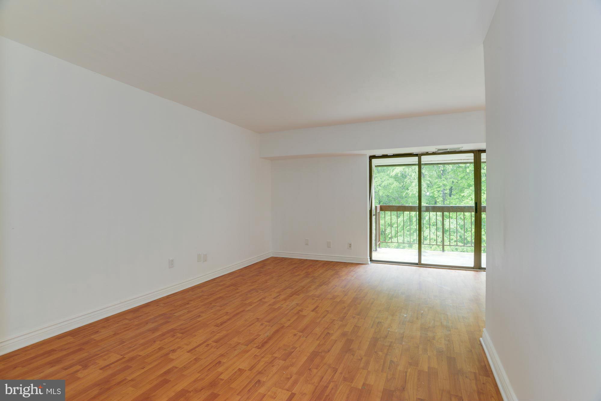 11659 Stoneview Square, Unit 21C Reston, VA 20191 - Photo 16 of 23 Living Room