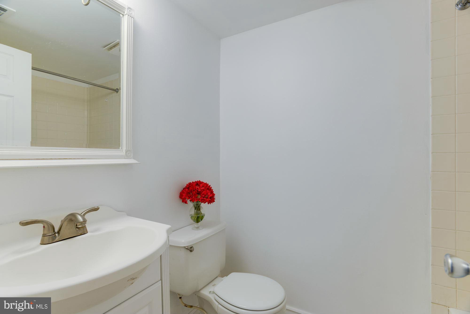 11659 Stoneview Square, Unit 21C Reston, VA 20191 - Photo 19 of 23 Bath