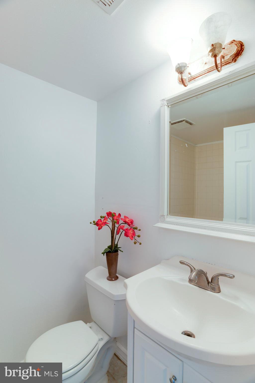 11659 Stoneview Square, Unit 21C Reston, VA 20191 - Photo 21 of 23 Bath