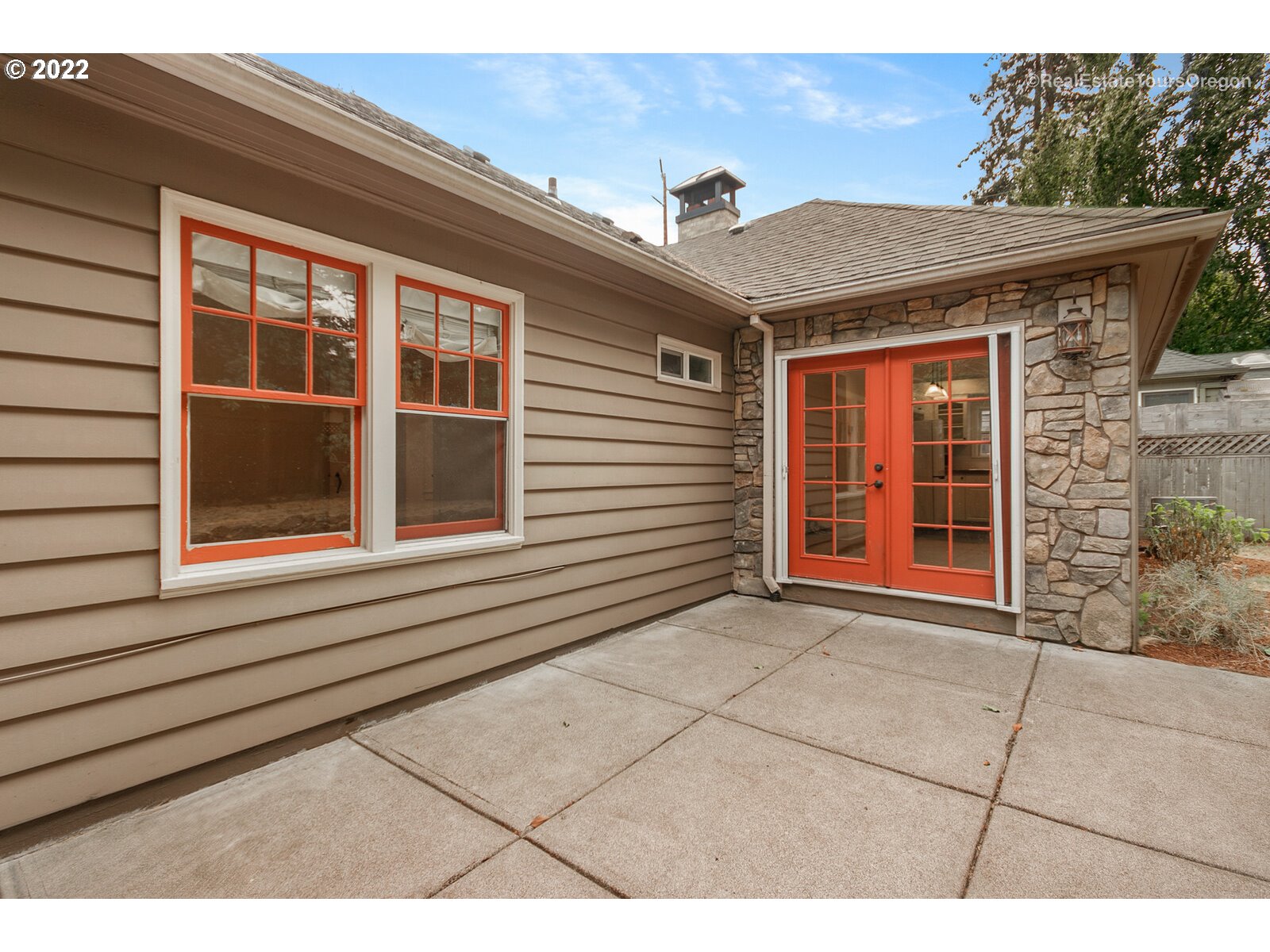 918 Lake Front Road Lake Oswego, OR 97034 - Photo 18 of 30 Patio