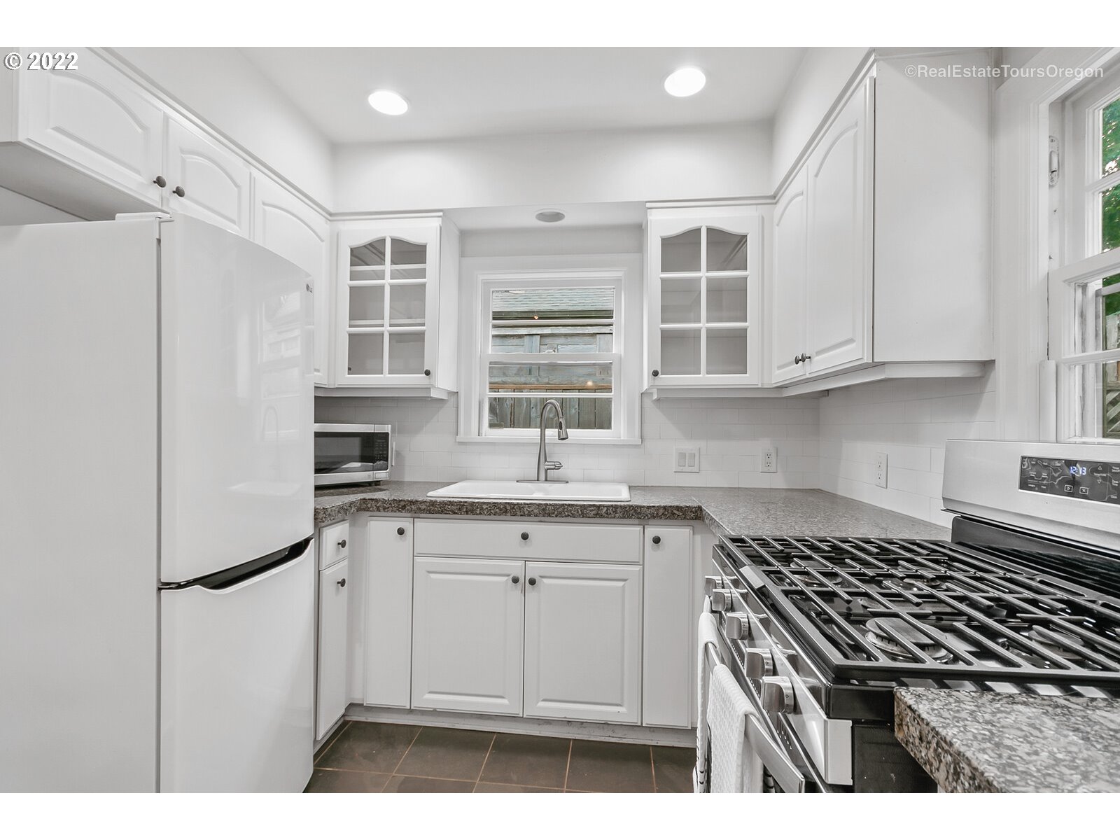 918 Lake Front Road Lake Oswego, OR 97034 - Photo 6 of 30 Kitchen