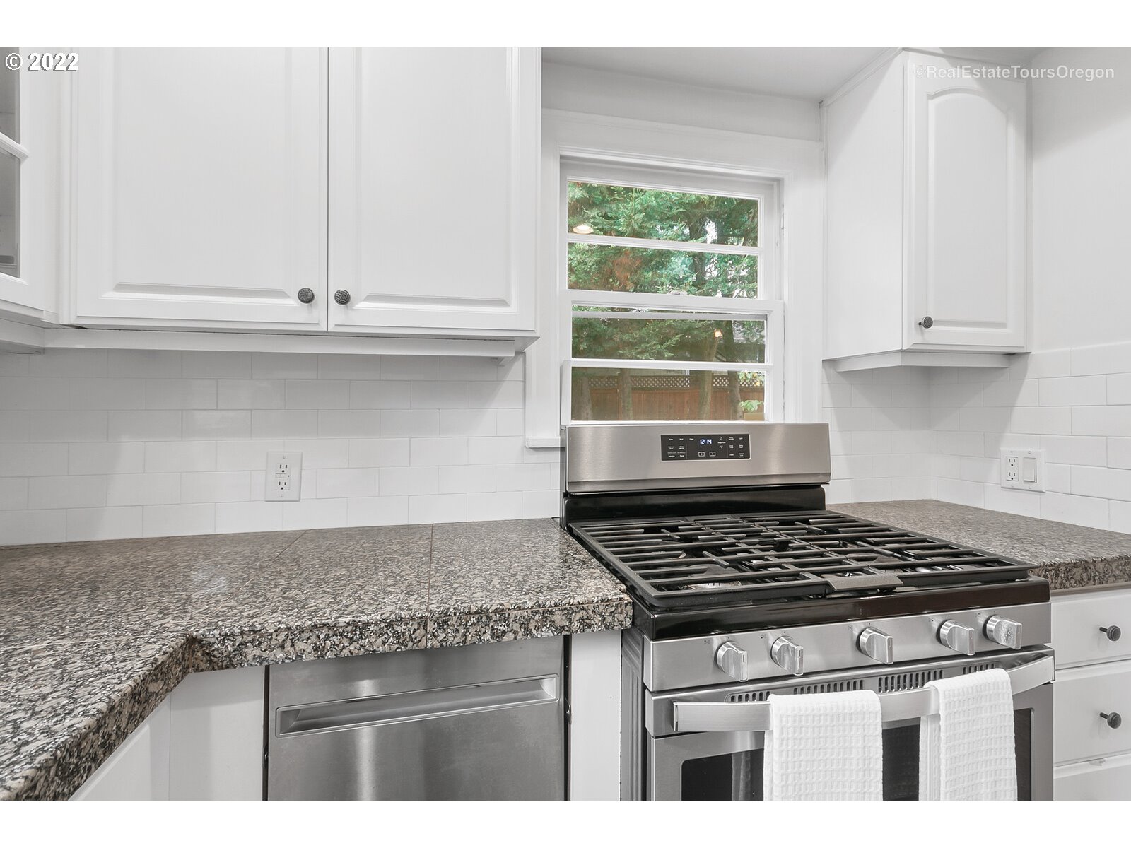 918 Lake Front Road Lake Oswego, OR 97034 - Photo 7 of 30 Kitchen