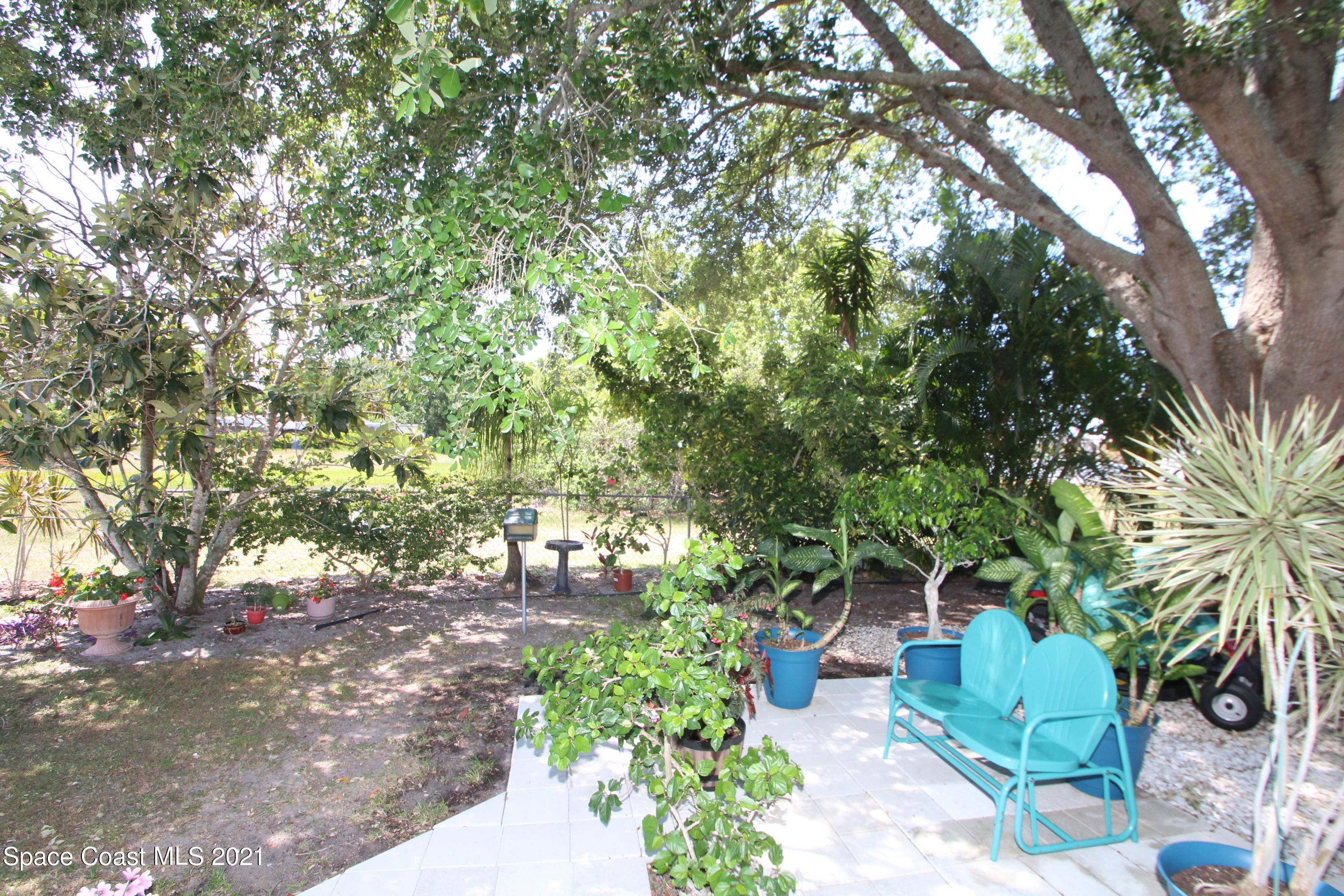 1398 Creel Road Northeast Palm Bay, FL 32905 - Photo 35 of 37 a backyard of a house with lots of green space