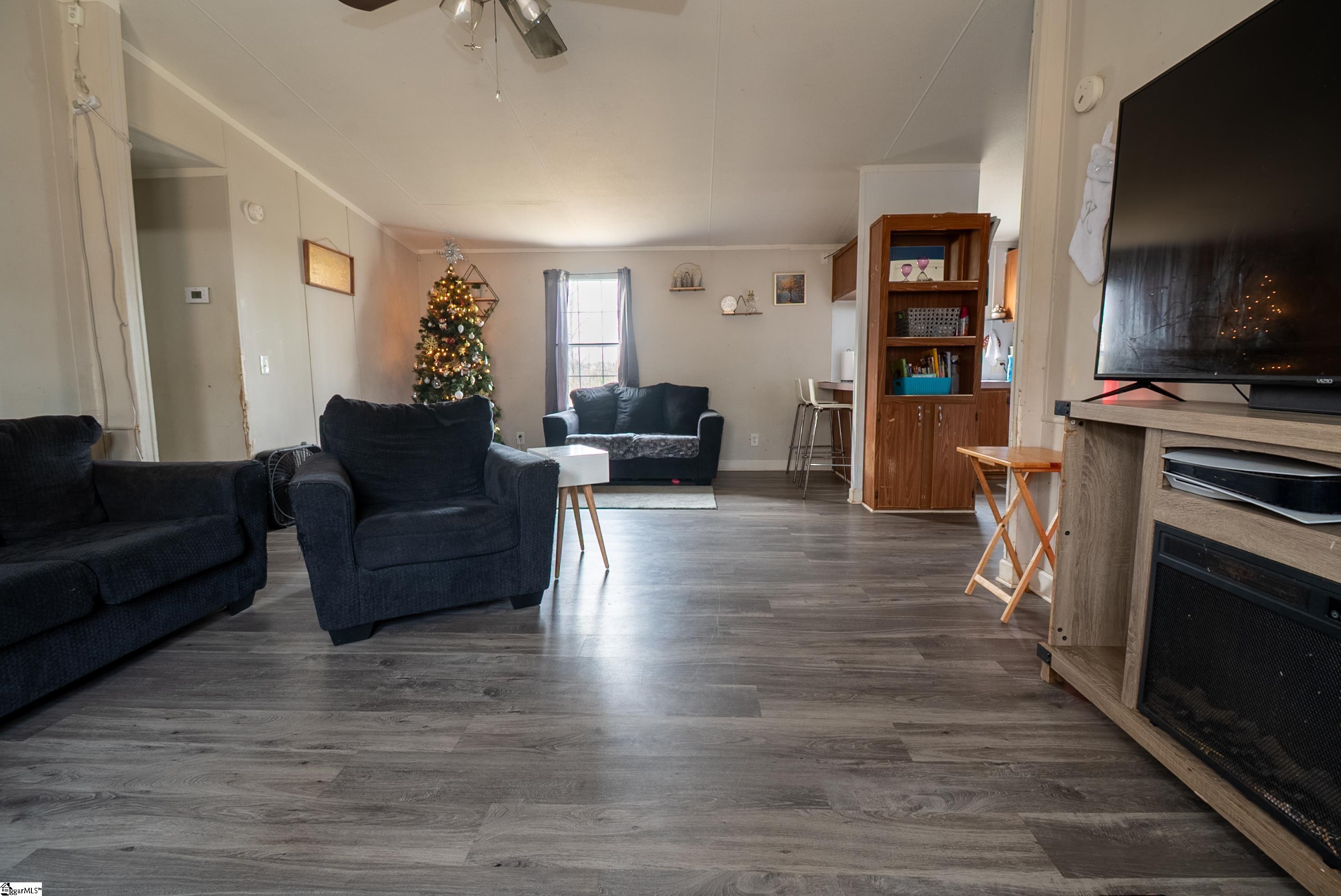 205 Ashwood Lane Easley, SC 29640 - Photo 4 of 16