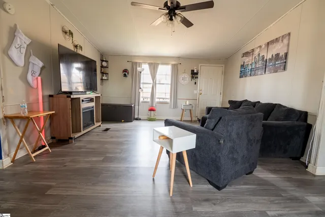 $170,000 | 205 Ashwood Lane, Easley, SC 29640