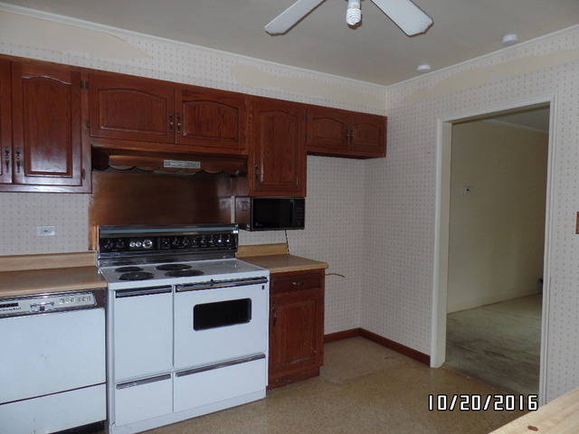 276 Rich Road Park Forest, IL 60466 - Photo 6 of 18 a stove top oven sitting inside of a kitchen