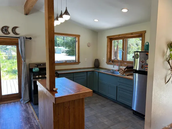 $899,000 | 34620 Eureka Hill Road, Point Arena, CA 95468