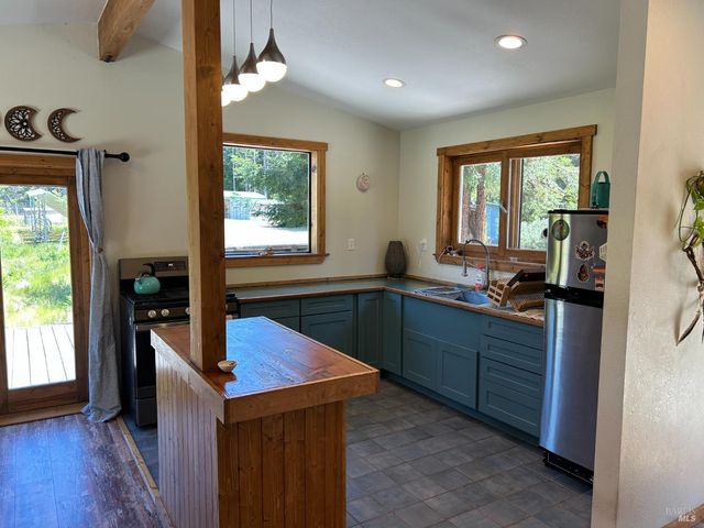 $899,000 | 34620 Eureka Hill Road, Point Arena, CA 95468