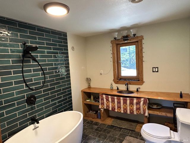 $899,000 | 34620 Eureka Hill Road, Point Arena, CA 95468