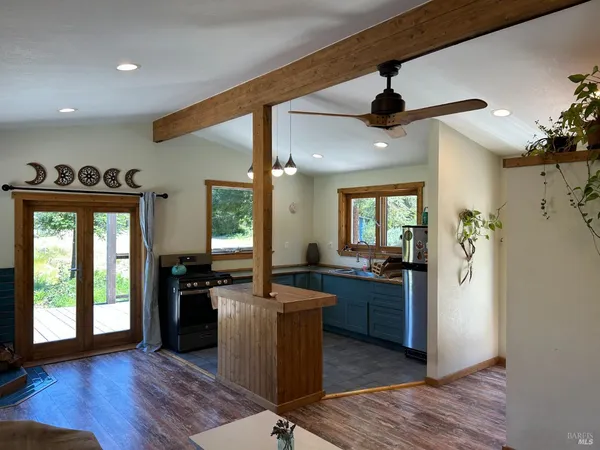 $899,000 | 34620 Eureka Hill Road, Point Arena, CA 95468