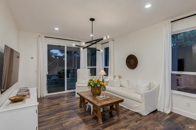 $849,000 | 8006 Manor Court, Rohnert Park, CA 94928