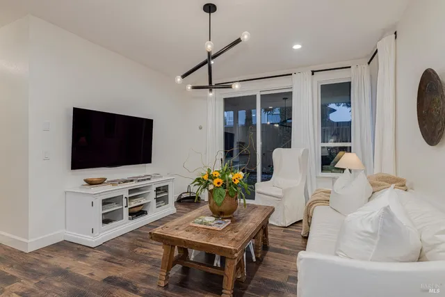 $849,000 | 8006 Manor Court, Rohnert Park, CA 94928