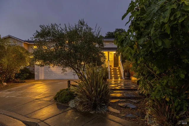 $849,000 | 8006 Manor Court, Rohnert Park, CA 94928