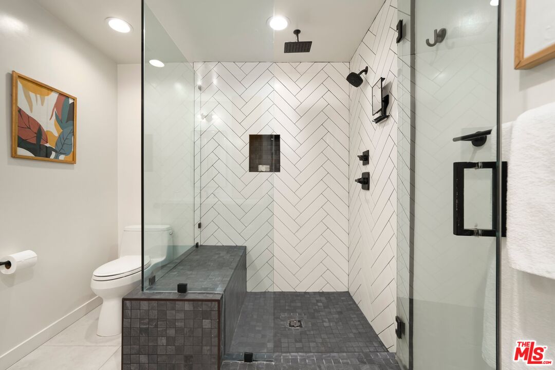 245 Main Street, Unit 314 Venice, CA 90291 - Photo 18 of 26 a bathroom with a shower