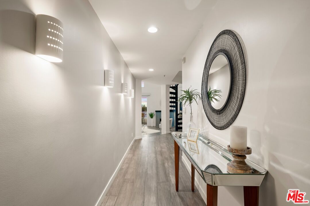 245 Main Street, Unit 314 Venice, CA 90291 - Photo 3 of 26 a view of a livingroom with furniture and hallway