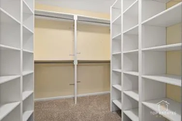 $3,900 | 924 Thornton Lane, Buffalo Grove, IL 60089