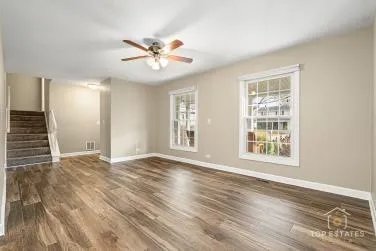 $3,900 | 924 Thornton Lane, Buffalo Grove, IL 60089