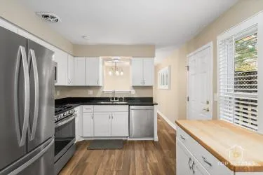 $3,900 | 924 Thornton Lane, Buffalo Grove, IL 60089