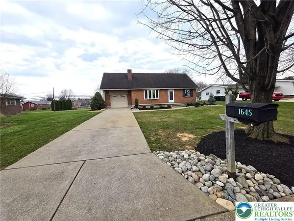 $2,650 | 1645 Mark Twain Circle, Bethlehem, PA 18017