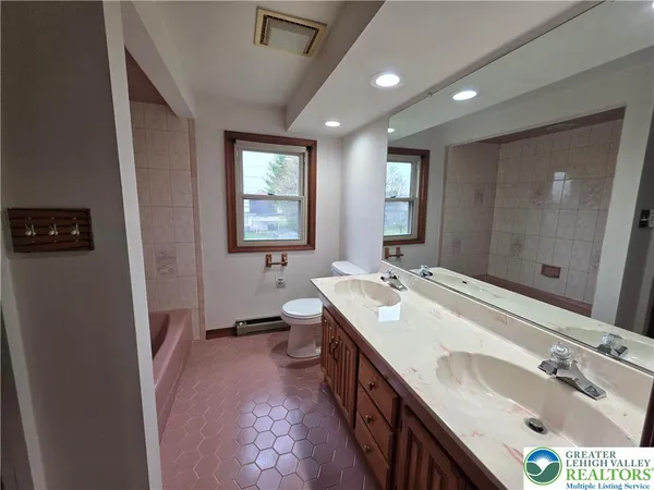 $2,650 | 1645 Mark Twain Circle, Bethlehem, PA 18017
