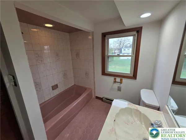 $2,650 | 1645 Mark Twain Circle, Bethlehem, PA 18017