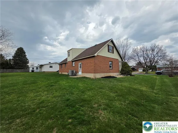 $2,650 | 1645 Mark Twain Circle, Bethlehem, PA 18017