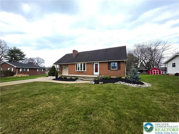 $2,650 | 1645 Mark Twain Circle, Bethlehem, PA 18017