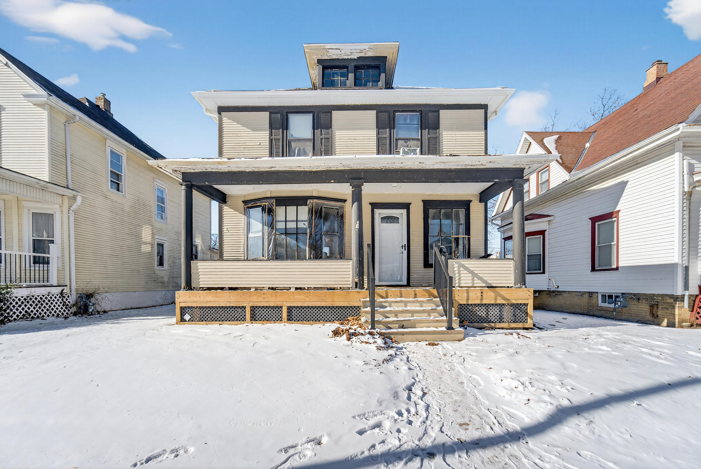 1528 Grange Avenue Racine, WI 53405 - Photo 1 of 18 DSC02519