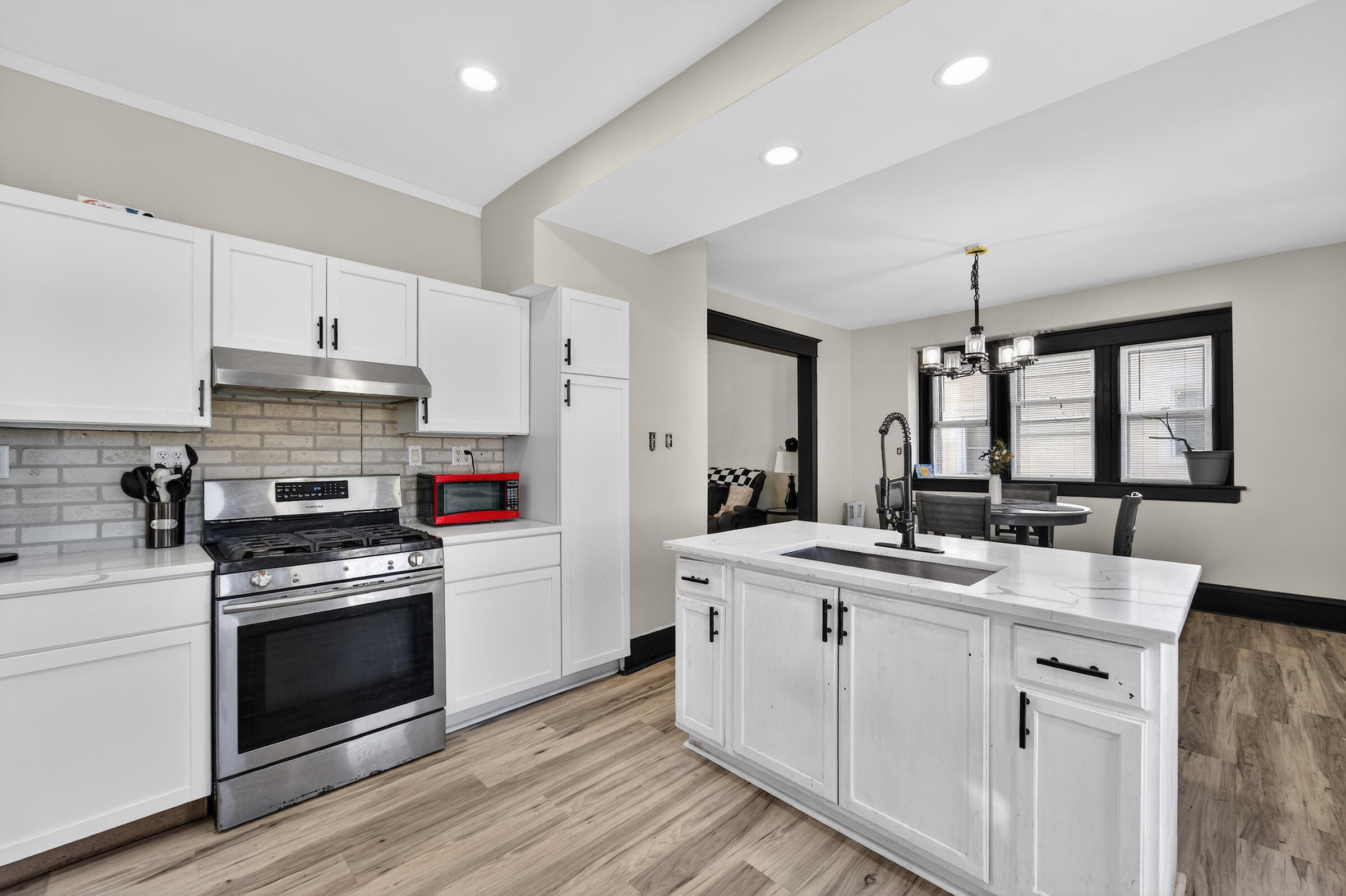 1528 Grange Avenue Racine, WI 53405 - Photo 8 of 18 DSC02419