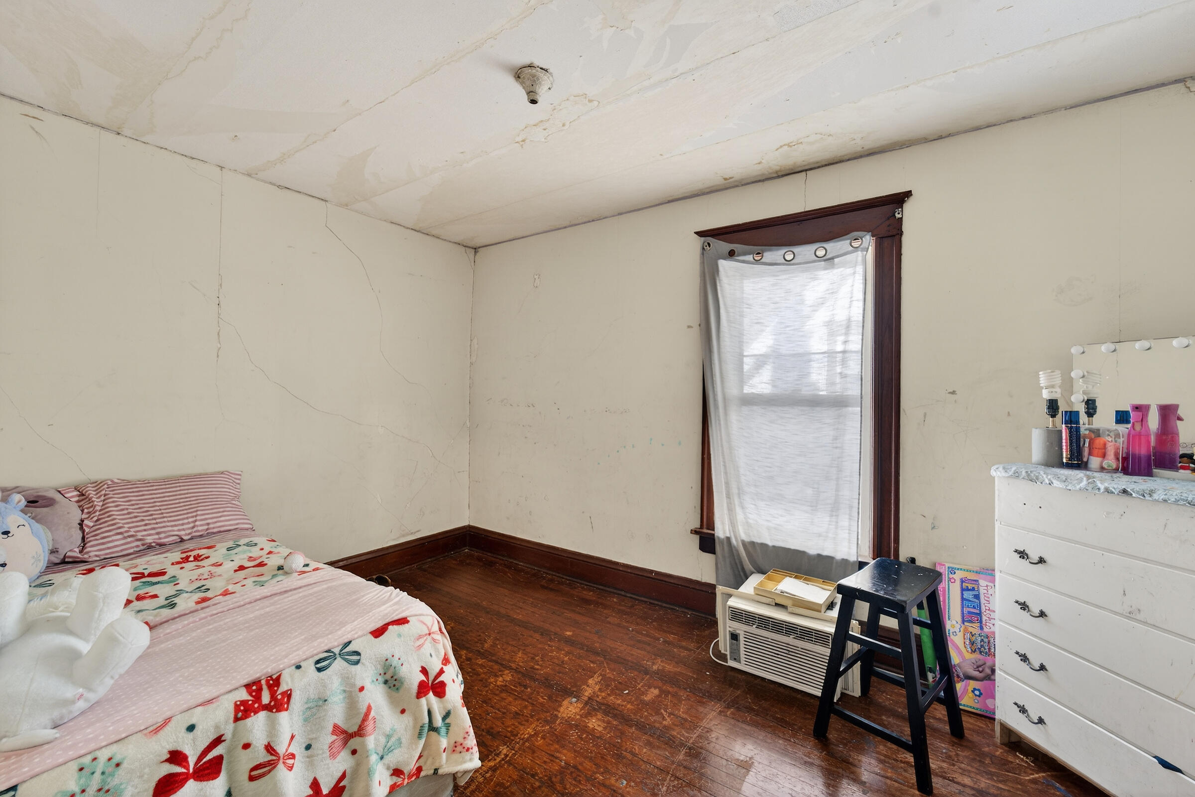 1528 Grange Avenue Racine, WI 53405 - Photo 10 of 18 DSC02454