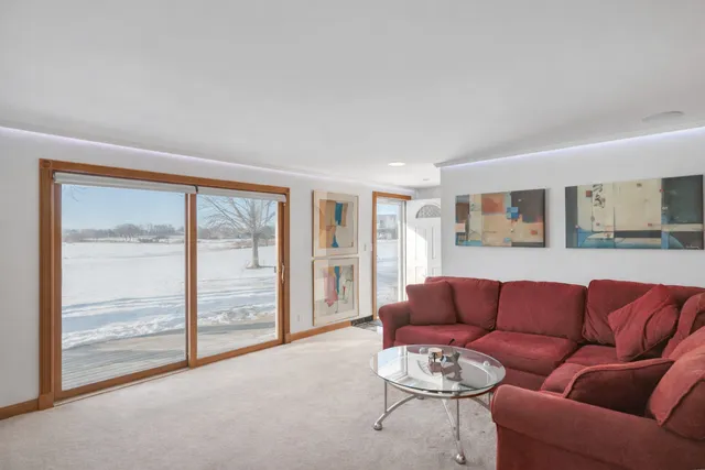 $285,000 | 106 North Salem Drive, Unit 106, Schaumburg, IL 60193