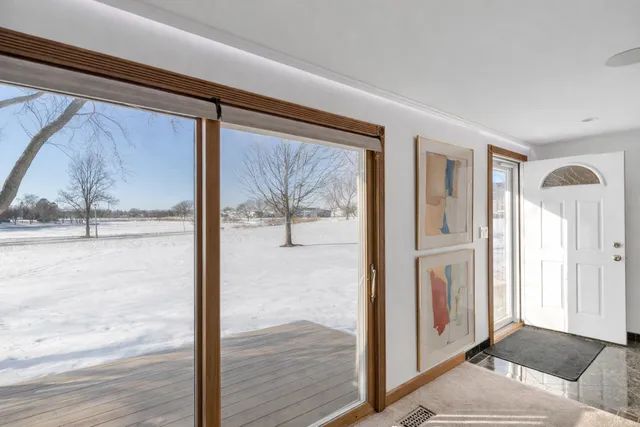 $285,000 | 106 North Salem Drive, Unit 106, Schaumburg, IL 60193