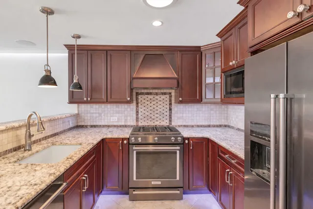 $285,000 | 106 North Salem Drive, Unit 106, Schaumburg, IL 60193