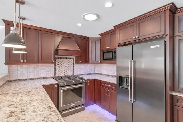 $285,000 | 106 North Salem Drive, Unit 106, Schaumburg, IL 60193