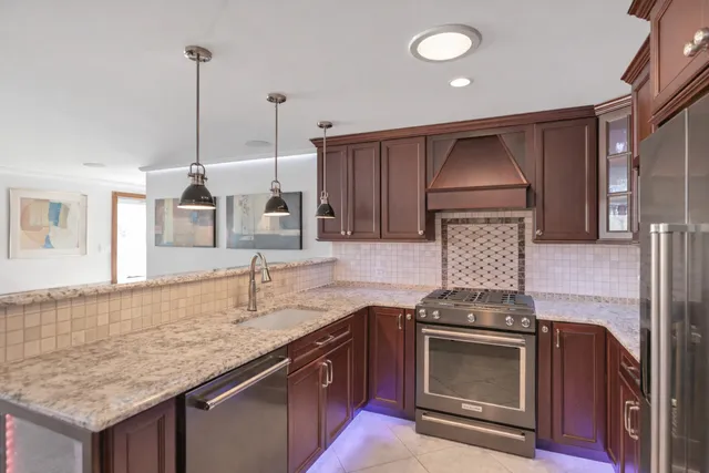 $285,000 | 106 North Salem Drive, Unit 106, Schaumburg, IL 60193