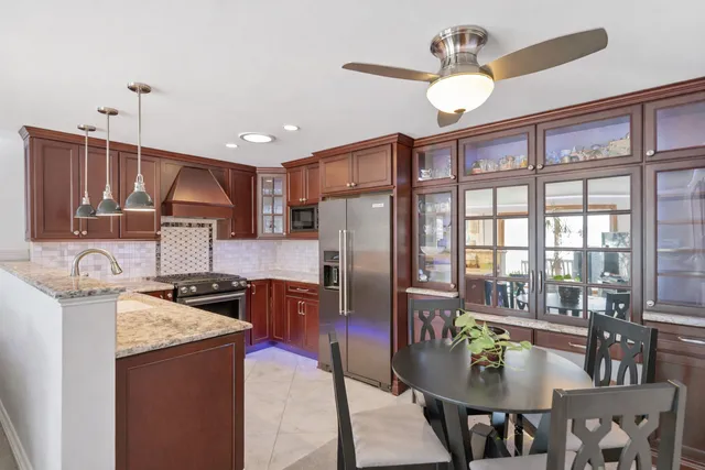 $285,000 | 106 North Salem Drive, Unit 106, Schaumburg, IL 60193