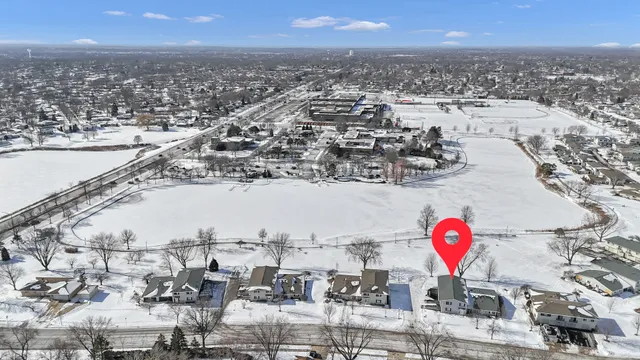 $285,000 | 106 North Salem Drive, Unit 106, Schaumburg, IL 60193