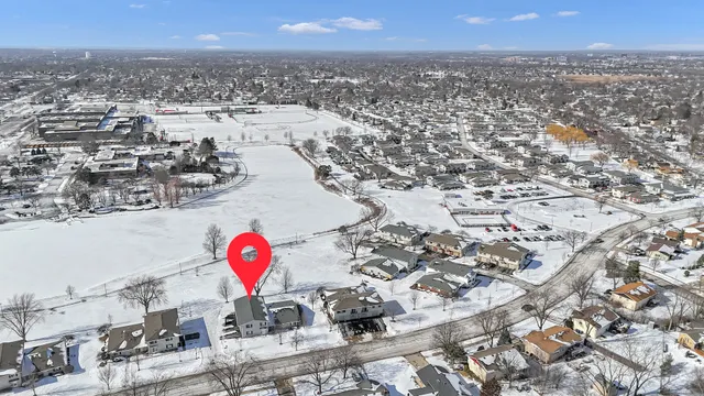 $285,000 | 106 North Salem Drive, Unit 106, Schaumburg, IL 60193